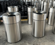 ถังขยะสแตนเลสมีช่องทิ้งด้านบนขนาด 420*820 mm. 0