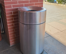 ถังขยะสแตนเลสมีช่องทิ้งด้านบนขนาด 420*820 mm.