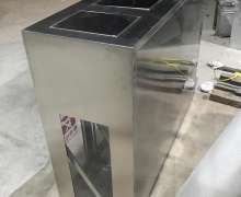 ถังขยะสแตนเลส4ช่องด้านหน้าใส ขนาด 1370*800*1620mm.