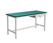 โต๊ะทำงานเหล็กปูพื้นสีเขียว