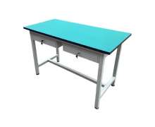 โต๊ะทำงานเหล็กปูพื้นสีเขียว 0