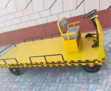 รถบรรทุกของแบบนั่งขับ รุ่น: พวงมาลัย ขนาด กว้าง1.25 ยาว2.5m ความจุที่รับน้ำหนักได้: 1000 น้ำหนักของรถ 400 วัสดุ: สแตนเลส 304