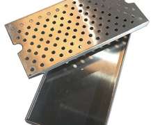 ถาดรองน้ำสแตนเลส บวกแผ่นตะแกรง ขนาด 50 X 20 X 2cm แผ่นหนา 1.2 มิล ตะแกรงแผ่นหนา 1.5 มิล