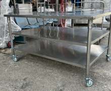 โต๊ะสแตนเลส 3ชั้น สแตนเลส เกรด 304   ขนาด 80*150*75 ซม.  โต๊ะสแตนเลส 3ชั้น สแตนเลส เกรด 304   ขนาด 80*150*75 ซม.